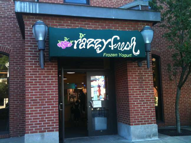 Razzy Fresh Yogurt Exterior sign